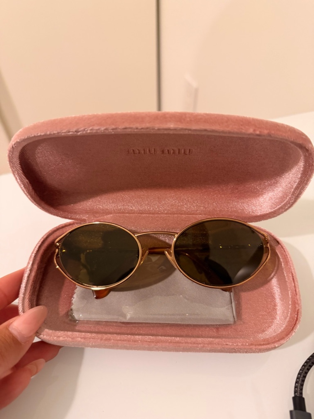 AUTHENTICATED Miu Miu Gold Round Sunglasses with Pink Velvet Case